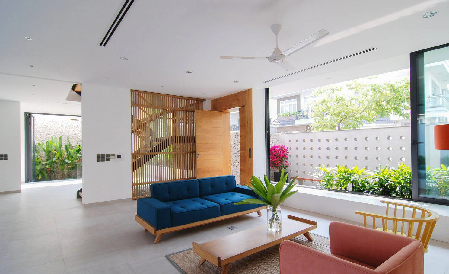 Blue and green color scheme living room in the East direction